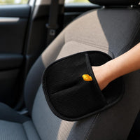 GuantePet Pro usado en el asiento del coche